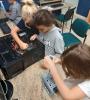 Premier jour d'informatique enfants et un ordinateur est en panne ! les enfants ont récupéré les composants utilisables et on tout assemblé dans un autre ordinateur