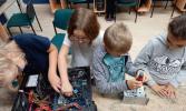 Premier jour d’informatique enfants et un ordinateur est en panne ! les enfants ont récupéré les composants utilisables et on tout assemblé dans un autre ordinateur