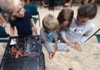 Premier jour d'informatique enfants et un ordinateur est en panne ! les enfants ont récupéré les composants utilisables et on tout assemblé dans un autre ordinateur