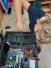 Premier jour d'informatique enfants et un ordinateur est en panne ! les enfants ont récupéré les composants utilisables et on tout assemblé dans un autre ordinateur